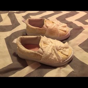 Toddler girl’s shoes